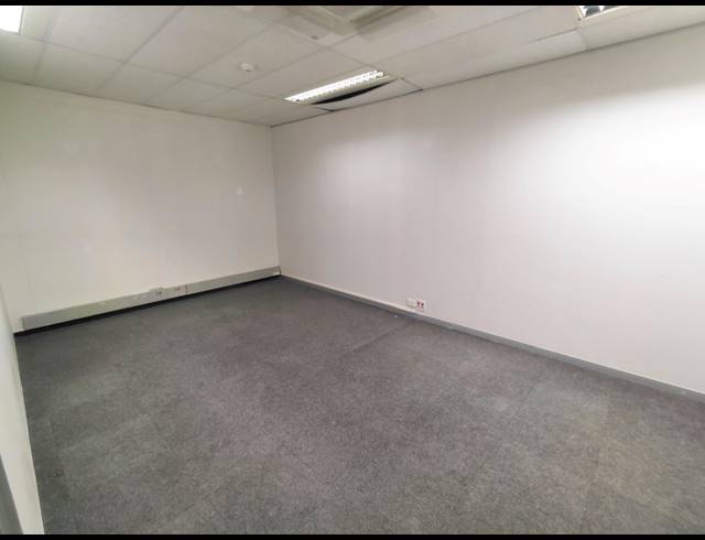 686M² OFFICE TO LET IN RANDJESPARK